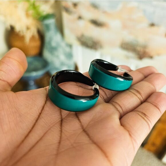 VTG Green & Black Color Block Retro Fashion Hoop Earrings. - Picture 2 of 15